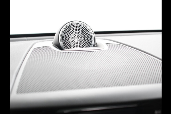 Volvo XC60 2.0 T6 398pk Plug-in hybrid AWD Ultimate Dark Bowers &Wilkins Premium Sound system Navigatie Google Panorama dak Camera Extra Getint glas Stoelen met massage functie