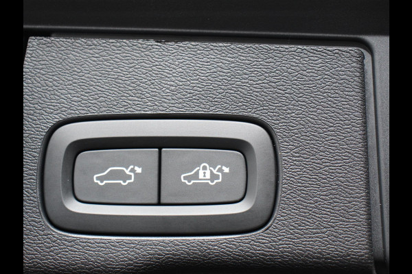 Volvo XC60 2.0 T6 398pk Plug-in hybrid AWD Ultimate Dark Bowers &Wilkins Premium Sound system Navigatie Google Panorama dak Camera Extra Getint glas Stoelen met massage functie