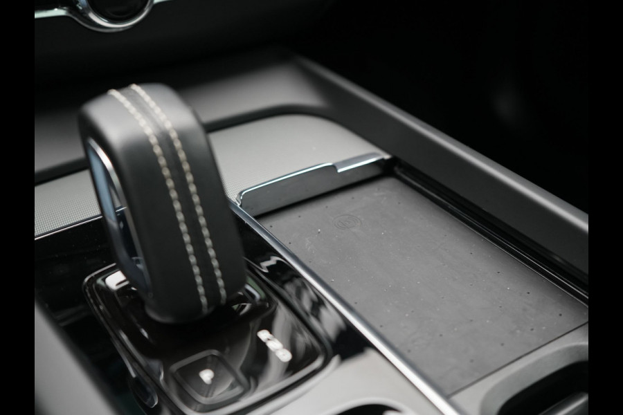 Volvo XC60 T8 AWD R-Design LONG RANGE PHEV 455pk Dealer O.H. | Trekhaak Af Fabriek | Panodak | Adaptive Cruise | 360 Camera | Harman / Kardon | Keyless | Stuur Verwarmd | Google Assistent | Apple Carplay | DAB |