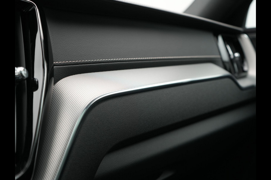 Volvo XC60 T8 AWD R-Design LONG RANGE PHEV 455pk Dealer O.H. | Trekhaak Af Fabriek | Panodak | Adaptive Cruise | 360 Camera | Harman / Kardon | Keyless | Stuur Verwarmd | Google Assistent | Apple Carplay | DAB |