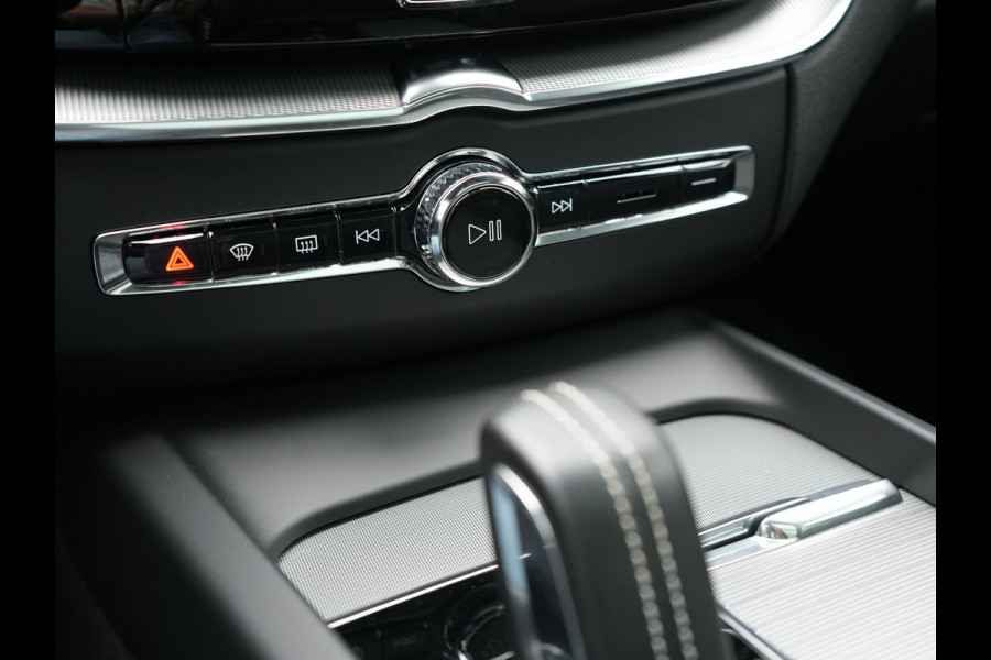 Volvo XC60 T8 AWD R-Design LONG RANGE PHEV 455pk Dealer O.H. | Trekhaak Af Fabriek | Panodak | Adaptive Cruise | 360 Camera | Harman / Kardon | Keyless | Stuur Verwarmd | Google Assistent | Apple Carplay | DAB |