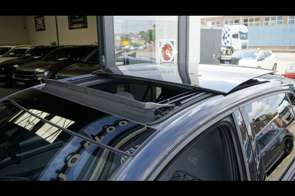 Volkswagen Golf VIII 1.5 eTSI R-Line ACC|AMBIANCE|CAMERA|IQ LIGHT|KEYLESS|MODE|PANORAMA|STOELVERWARMING