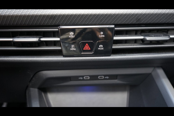 Volkswagen Golf VIII 1.5 eTSI R-Line ACC|AMBIANCE|CAMERA|IQ LIGHT|KEYLESS|MODE|PANORAMA|STOELVERWARMING