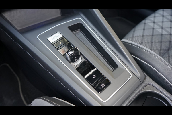 Volkswagen Golf VIII 1.5 eTSI R-Line ACC|AMBIANCE|CAMERA|IQ LIGHT|KEYLESS|MODE|PANORAMA|STOELVERWARMING
