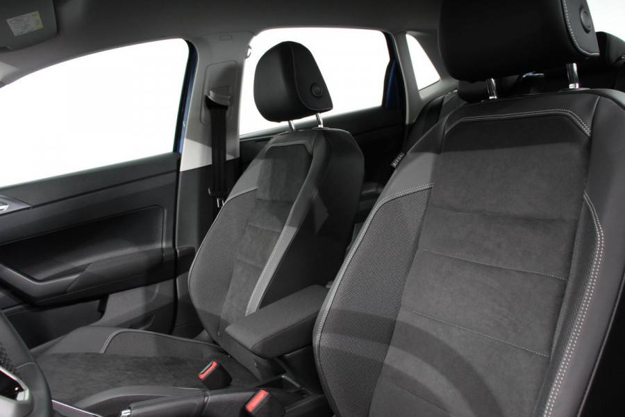Volkswagen Polo 1.0 TSI DSG Style Navigatie Climate Control Adaptieve Cruise Control Camera Lane Assist LED Matrix DAB Parkeer sensoren Apple Carplay/ Android Auto