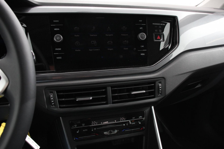 Volkswagen Polo 1.0 TSI DSG Style Navigatie Climate Control Adaptieve Cruise Control Camera Lane Assist LED Matrix DAB Parkeer sensoren Apple Carplay/ Android Auto