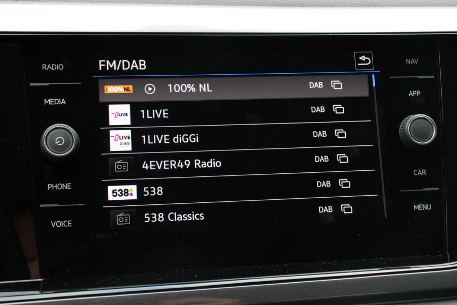 Volkswagen Polo 1.0 TSI DSG Style Navigatie Climate Control Adaptieve Cruise Control Camera Lane Assist LED Matrix DAB Parkeer sensoren Apple Carplay/ Android Auto