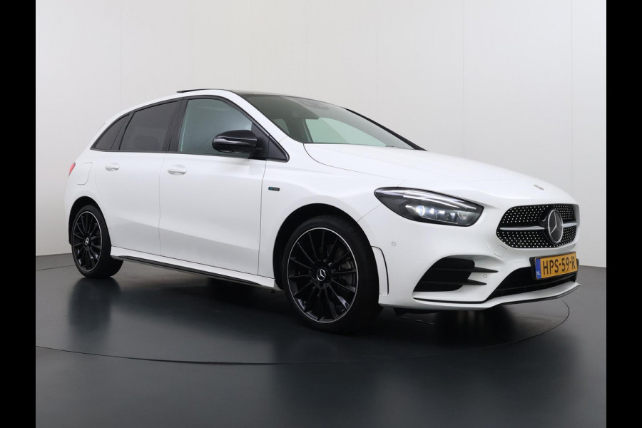 Mercedes-Benz B-Klasse 250 e Business Solution AMG Limited VAN: 30.900,- VOOR: 28.877,- UW WKVOORDEEL: 2.023-  | PANORAMA DAK | 360 CAMERA | SFEER VERLICHTING | ADAPTIEF CRUISE CONTROL | MEMORY OP STOEL | HEAD-UP DISPLAY | 12 MND BOVAG GARANTIE |