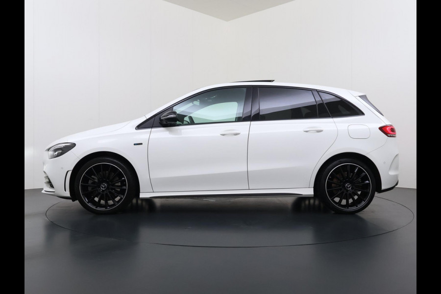 Mercedes-Benz B-Klasse 250 e Business Solution AMG Limited VAN: 30.900,- VOOR: 28.877,- UW WKVOORDEEL: 2.023-  | PANORAMA DAK | 360 CAMERA | SFEER VERLICHTING | ADAPTIEF CRUISE CONTROL | MEMORY OP STOEL | HEAD-UP DISPLAY | 12 MND BOVAG GARANTIE |