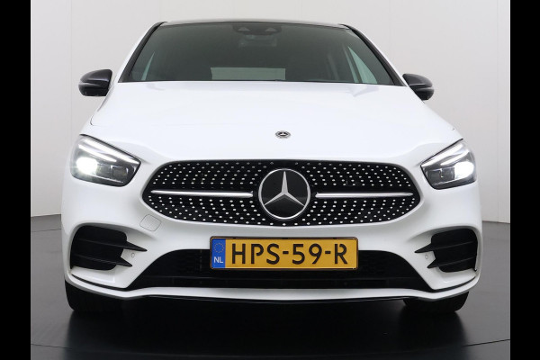 Mercedes-Benz B-Klasse 250 e Business Solution AMG Limited VAN: 30.900,- VOOR: 28.877,- UW WKVOORDEEL: 2.023-  | PANORAMA DAK | 360 CAMERA | SFEER VERLICHTING | ADAPTIEF CRUISE CONTROL | MEMORY OP STOEL | HEAD-UP DISPLAY | 12 MND BOVAG GARANTIE |