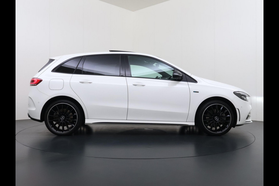Mercedes-Benz B-Klasse 250 e Business Solution AMG Limited VAN: 30.900,- VOOR: 28.877,- UW WKVOORDEEL: 2.023-  | PANORAMA DAK | 360 CAMERA | SFEER VERLICHTING | ADAPTIEF CRUISE CONTROL | MEMORY OP STOEL | HEAD-UP DISPLAY | 12 MND BOVAG GARANTIE |