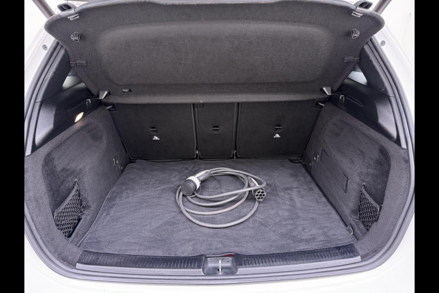 Mercedes-Benz B-Klasse 250 e Business Solution AMG Limited VAN: 30.900,- VOOR: 28.877,- UW WKVOORDEEL: 2.023-  | PANORAMA DAK | 360 CAMERA | SFEER VERLICHTING | ADAPTIEF CRUISE CONTROL | MEMORY OP STOEL | HEAD-UP DISPLAY | 12 MND BOVAG GARANTIE |