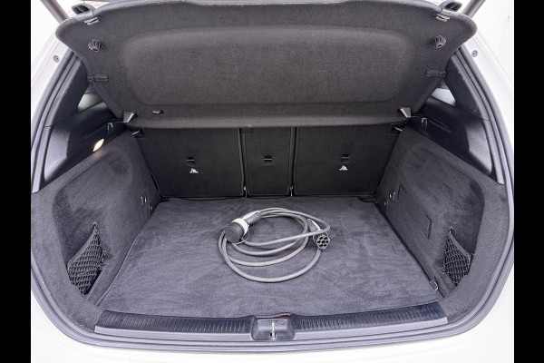 Mercedes-Benz B-Klasse 250 e Business Solution AMG Limited VAN: 30.900,- VOOR: 28.877,- UW WKVOORDEEL: 2.023-  | PANORAMA DAK | 360 CAMERA | SFEER VERLICHTING | ADAPTIEF CRUISE CONTROL | MEMORY OP STOEL | HEAD-UP DISPLAY | 12 MND BOVAG GARANTIE |