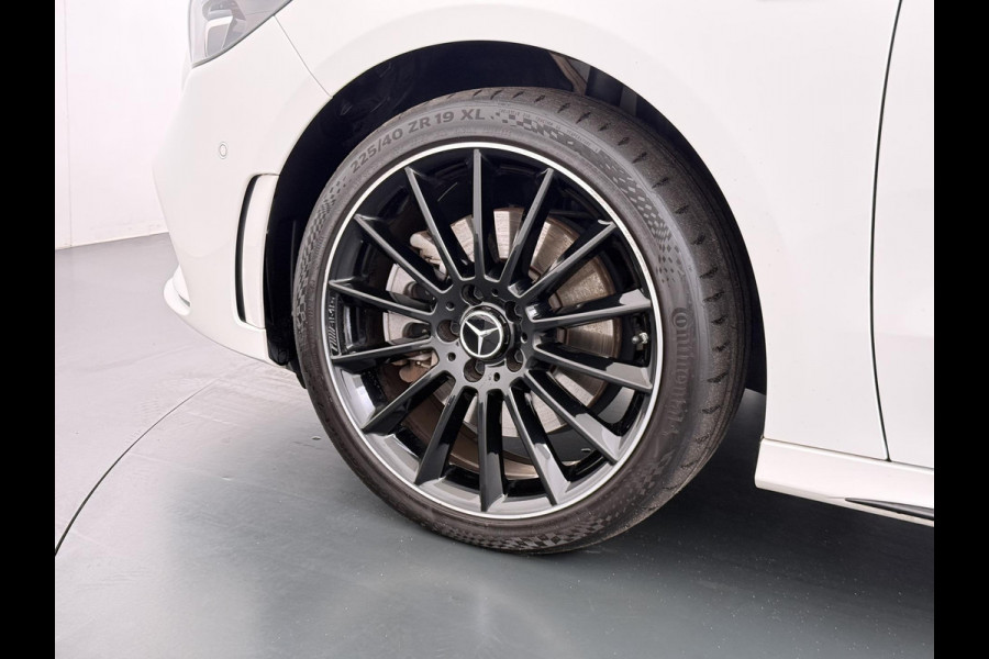Mercedes-Benz B-Klasse 250 e Business Solution AMG Limited VAN: 30.900,- VOOR: 28.877,- UW WKVOORDEEL: 2.023-  | PANORAMA DAK | 360 CAMERA | SFEER VERLICHTING | ADAPTIEF CRUISE CONTROL | MEMORY OP STOEL | HEAD-UP DISPLAY | 12 MND BOVAG GARANTIE |