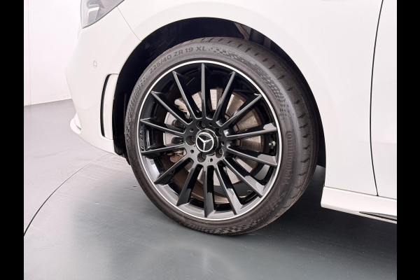Mercedes-Benz B-Klasse 250 e Business Solution AMG Limited VAN: 30.900,- VOOR: 28.877,- UW WKVOORDEEL: 2.023-  | PANORAMA DAK | 360 CAMERA | SFEER VERLICHTING | ADAPTIEF CRUISE CONTROL | MEMORY OP STOEL | HEAD-UP DISPLAY | 12 MND BOVAG GARANTIE |