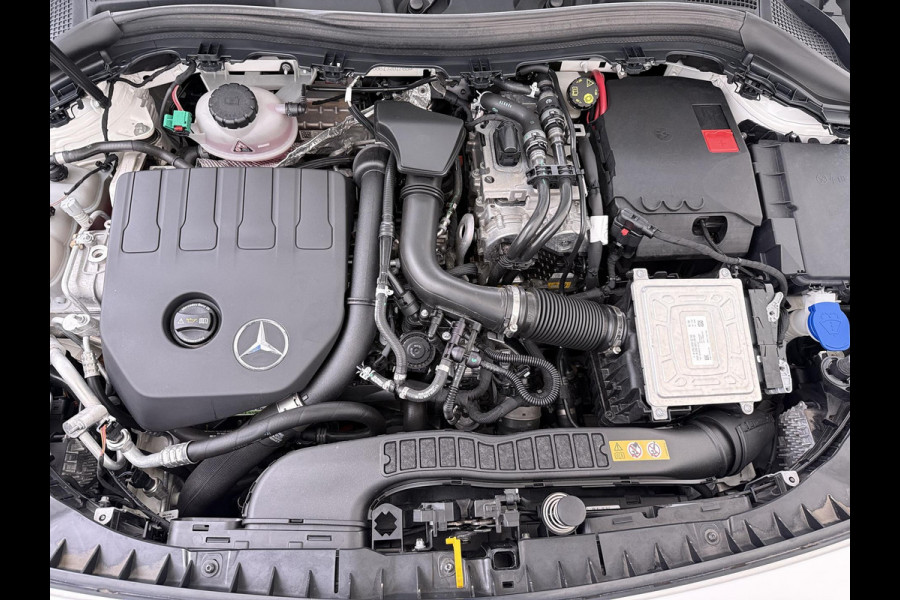 Mercedes-Benz B-Klasse 250 e Business Solution AMG Limited VAN: 30.900,- VOOR: 28.877,- UW WKVOORDEEL: 2.023-  | PANORAMA DAK | 360 CAMERA | SFEER VERLICHTING | ADAPTIEF CRUISE CONTROL | MEMORY OP STOEL | HEAD-UP DISPLAY | 12 MND BOVAG GARANTIE |