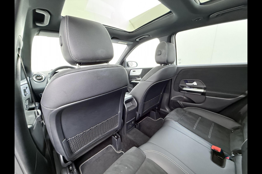 Mercedes-Benz B-Klasse 250 e Business Solution AMG Limited VAN: 30.900,- VOOR: 28.877,- UW WKVOORDEEL: 2.023-  | PANORAMA DAK | 360 CAMERA | SFEER VERLICHTING | ADAPTIEF CRUISE CONTROL | MEMORY OP STOEL | HEAD-UP DISPLAY | 12 MND BOVAG GARANTIE |