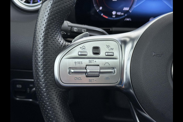 Mercedes-Benz B-Klasse 250 e Business Solution AMG Limited VAN: 30.900,- VOOR: 28.877,- UW WKVOORDEEL: 2.023-  | PANORAMA DAK | 360 CAMERA | SFEER VERLICHTING | ADAPTIEF CRUISE CONTROL | MEMORY OP STOEL | HEAD-UP DISPLAY | 12 MND BOVAG GARANTIE |