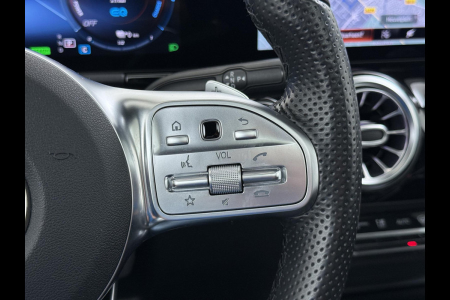 Mercedes-Benz B-Klasse 250 e Business Solution AMG Limited VAN: 30.900,- VOOR: 28.877,- UW WKVOORDEEL: 2.023-  | PANORAMA DAK | 360 CAMERA | SFEER VERLICHTING | ADAPTIEF CRUISE CONTROL | MEMORY OP STOEL | HEAD-UP DISPLAY | 12 MND BOVAG GARANTIE |