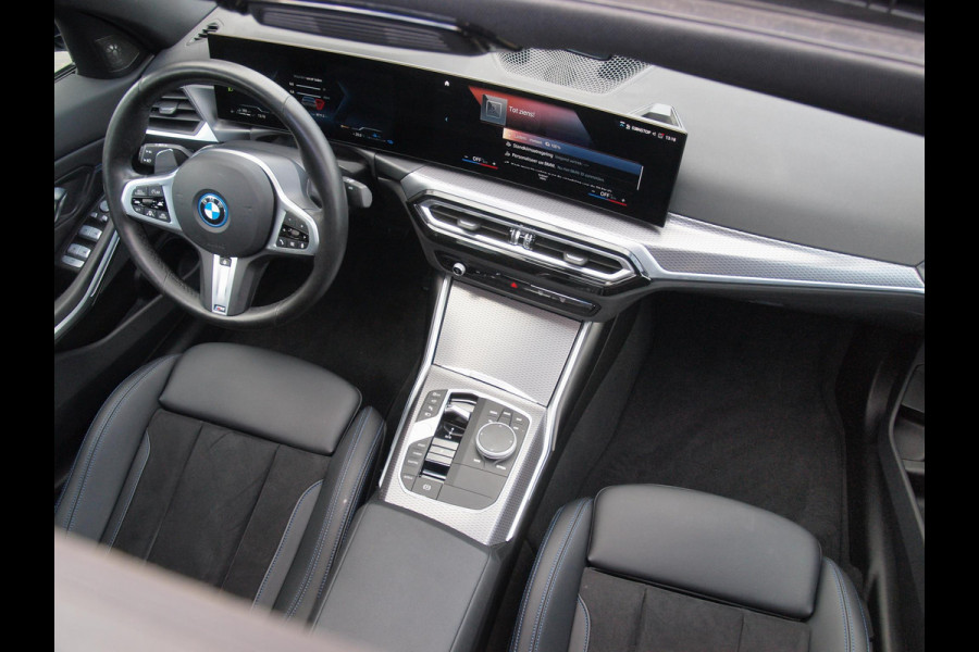 BMW 3-serie 330e | Iconic Glow Nieren | M-Pakket | Panoramadak | Trekhaak | 360 Camera | Sfeerverlichting | Harman Kardon |
