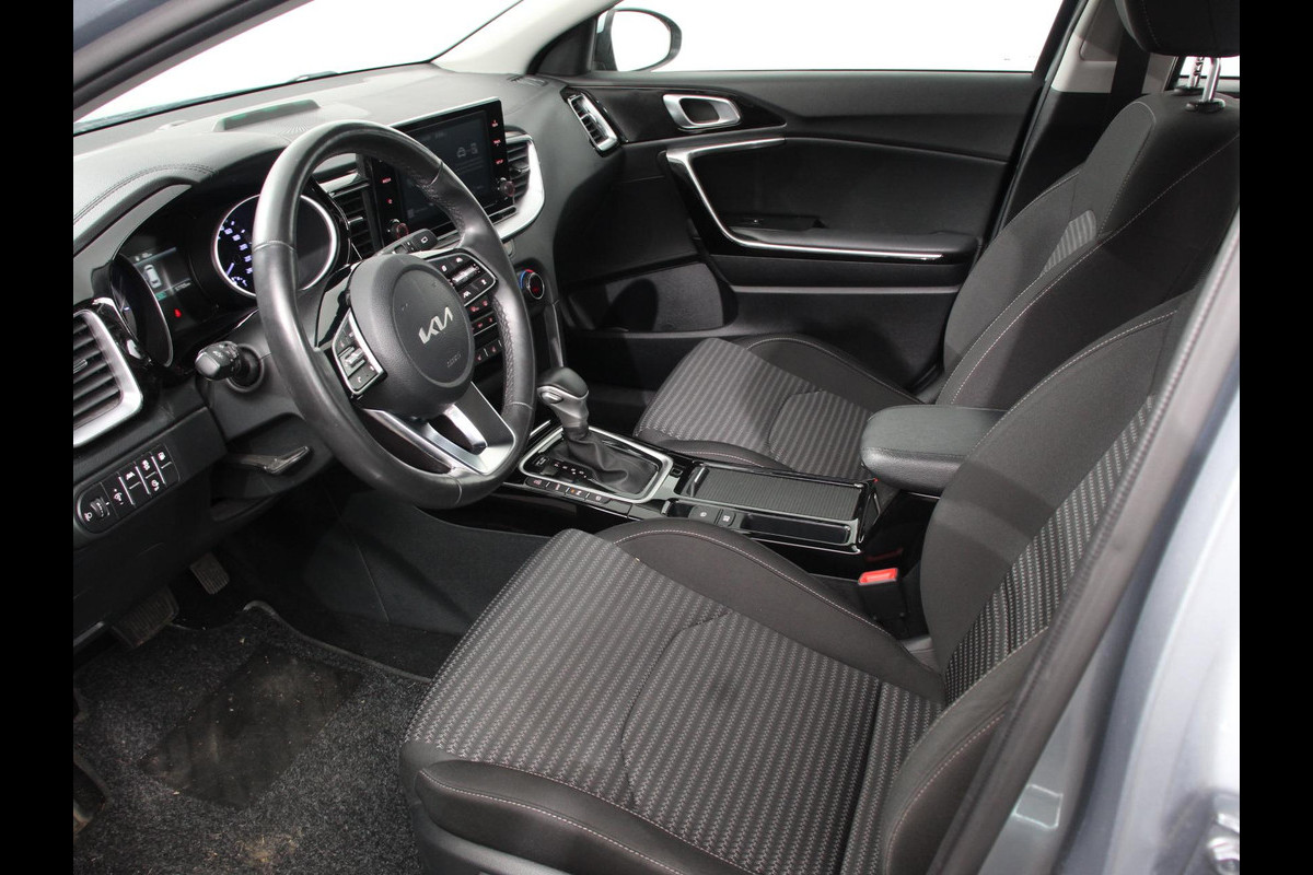 Kia Ceed Sportswagon 1.6 GDI PHEV DynamicLine Automaat Climate control Keyless Cruise control LED Parkeersensoren achter Camera Stuur verwarming Stoel verwarming Apple Carplay/ Andriod Auto