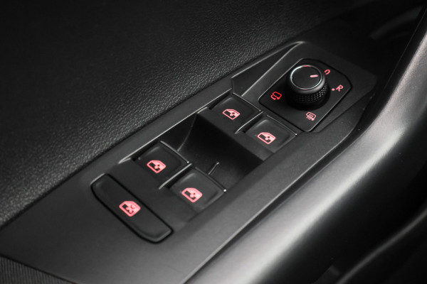 Volkswagen Polo 1.0 TSI Highline Business R Virtual Cockpit, Apple Carplay, Climate, PDC, Afn. Trekhaak