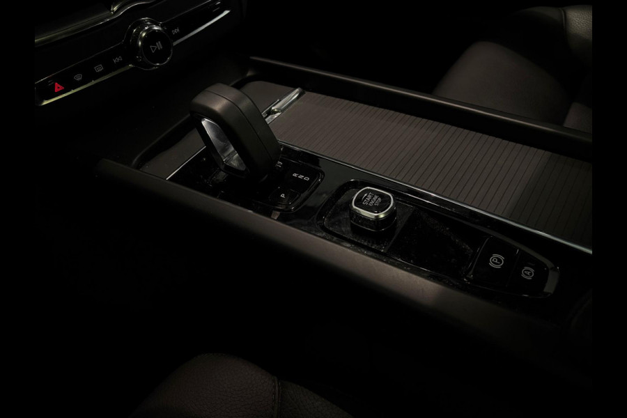 Volvo XC60 T6 Aut. Plug-in Hybrid Inscription Stoelverwarming Parkeercamera Leder 340pk