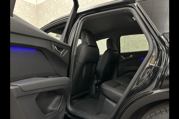 Audi Q4 e-tron 40 77 kWh S-Line #RS-Leder | Black-Edition | ACC | Sfeerverlichting | Virtual-Cockpit | Stoelverwarming | 3-Zone Clima | Virtual-Cockpit | Camera | LED | Getint Glas | Carplay | Autom. Parkeren |