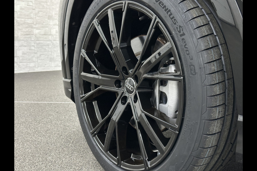 Audi Q4 e-tron 40 77 kWh S-Line #RS-Leder | Black-Edition | ACC | Sfeerverlichting | Virtual-Cockpit | Stoelverwarming | 3-Zone Clima | Virtual-Cockpit | Camera | LED | Getint Glas | Carplay | Autom. Parkeren |