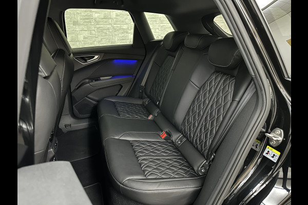 Audi Q4 e-tron 40 77 kWh S-Line #RS-Leder | Black-Edition | ACC | Sfeerverlichting | Virtual-Cockpit | Stoelverwarming | 3-Zone Clima | Virtual-Cockpit | Camera | LED | Getint Glas | Carplay | Autom. Parkeren |