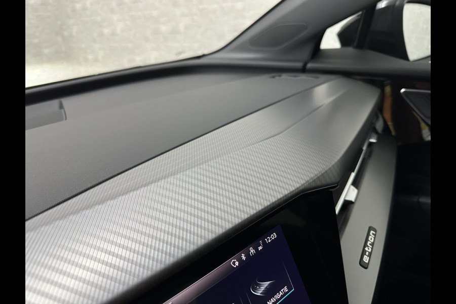 Audi Q4 e-tron 40 77 kWh S-Line #RS-Leder | Black-Edition | ACC | Sfeerverlichting | Virtual-Cockpit | Stoelverwarming | 3-Zone Clima | Virtual-Cockpit | Camera | LED | Getint Glas | Carplay | Autom. Parkeren |