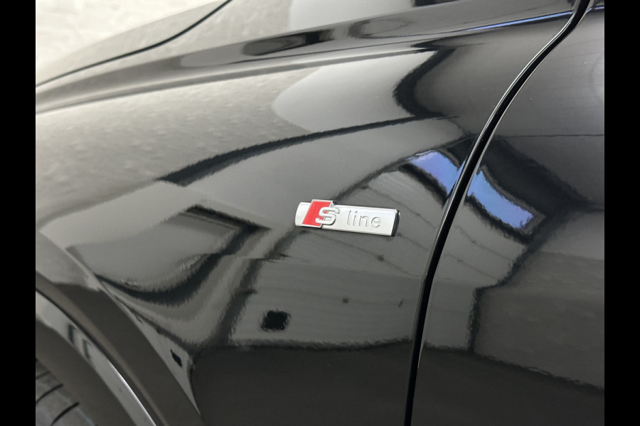 Audi Q4 e-tron 40 77 kWh S-Line #RS-Leder | Black-Edition | ACC | Sfeerverlichting | Virtual-Cockpit | Stoelverwarming | 3-Zone Clima | Virtual-Cockpit | Camera | LED | Getint Glas | Carplay | Autom. Parkeren |