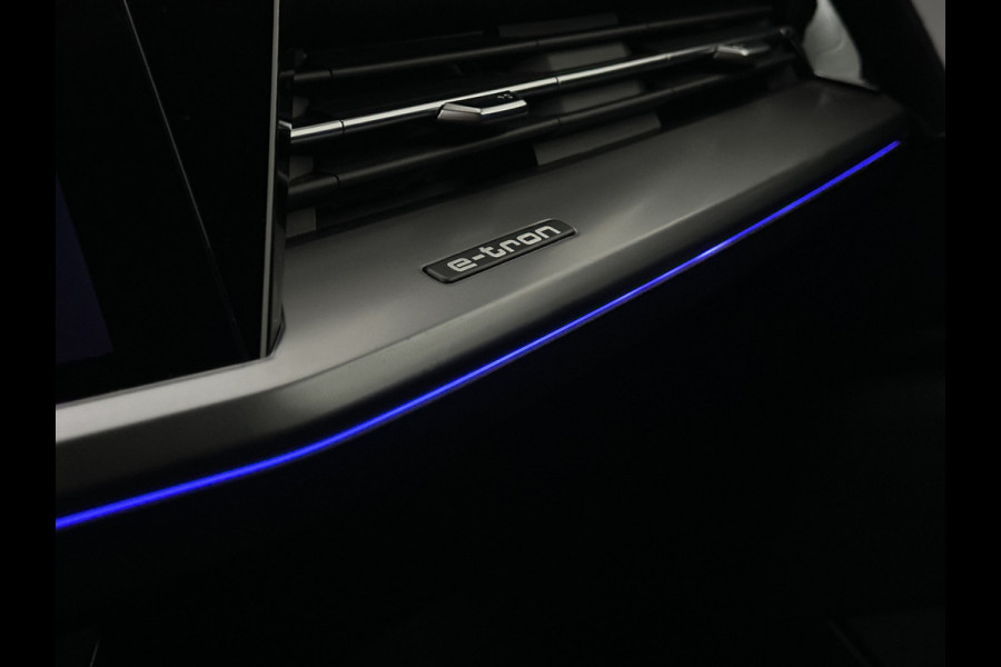 Audi Q4 e-tron 40 77 kWh S-Line #RS-Leder | Black-Edition | ACC | Sfeerverlichting | Virtual-Cockpit | Stoelverwarming | 3-Zone Clima | Virtual-Cockpit | Camera | LED | Getint Glas | Carplay | Autom. Parkeren |