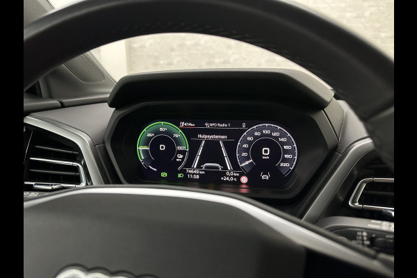 Audi Q4 e-tron 40 77 kWh S-Line #RS-Leder | Black-Edition | ACC | Sfeerverlichting | Virtual-Cockpit | Stoelverwarming | 3-Zone Clima | Virtual-Cockpit | Camera | LED | Getint Glas | Carplay | Autom. Parkeren |