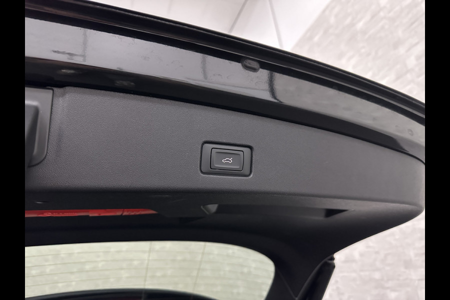 Audi Q4 e-tron 40 77 kWh S-Line #RS-Leder | Black-Edition | ACC | Sfeerverlichting | Virtual-Cockpit | Stoelverwarming | 3-Zone Clima | Virtual-Cockpit | Camera | LED | Getint Glas | Carplay | Autom. Parkeren |