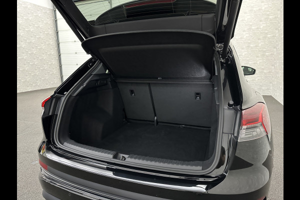 Audi Q4 e-tron 40 77 kWh S-Line #RS-Leder | Black-Edition | ACC | Sfeerverlichting | Virtual-Cockpit | Stoelverwarming | 3-Zone Clima | Virtual-Cockpit | Camera | LED | Getint Glas | Carplay | Autom. Parkeren |