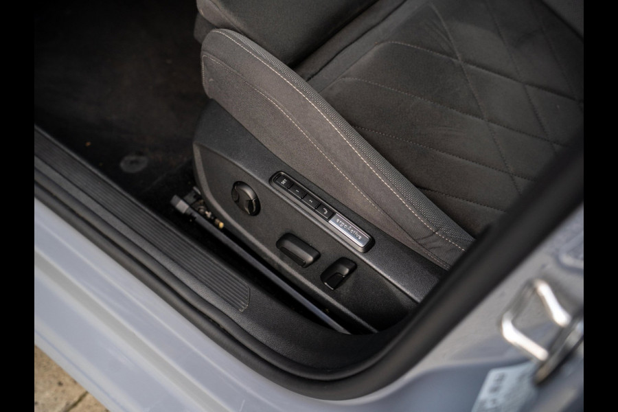 Volkswagen Golf 1.4 TSI eHybrid 204pk Style / iQ Light / Memory / Side Assist