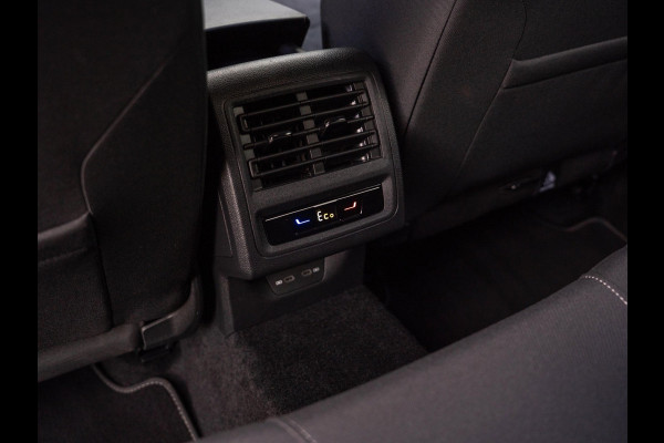 Volkswagen Golf 1.4 TSI eHybrid 204pk Style / iQ Light / Memory / Side Assist