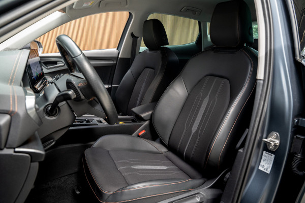 CUPRA Formentor 1.5 TSI Leer Camera ACC PDC Elektr. bedienbare achterklep Stuurverwarming Navi Climate voor & achter Stoelverwarming Virtual cockpit Keyless Entry & Go LM velgen