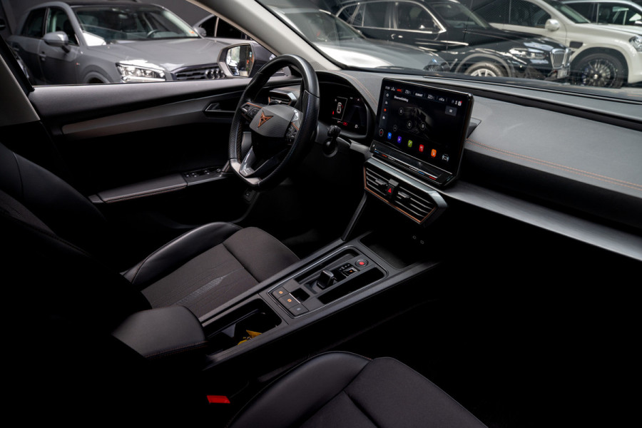 CUPRA Formentor 1.5 TSI Leer Camera ACC PDC Elektr. bedienbare achterklep Stuurverwarming Navi Climate voor & achter Stoelverwarming Virtual cockpit Keyless Entry & Go LM velgen