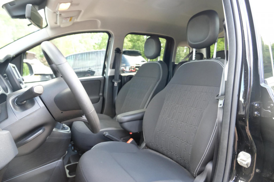 Fiat Panda 1.0 Hybrid RED Cross 69 PK | CarPlay | DAB | LED Verlichting | Lichtmetalen Velgen | Elektrisch Afstelbare Spiegels