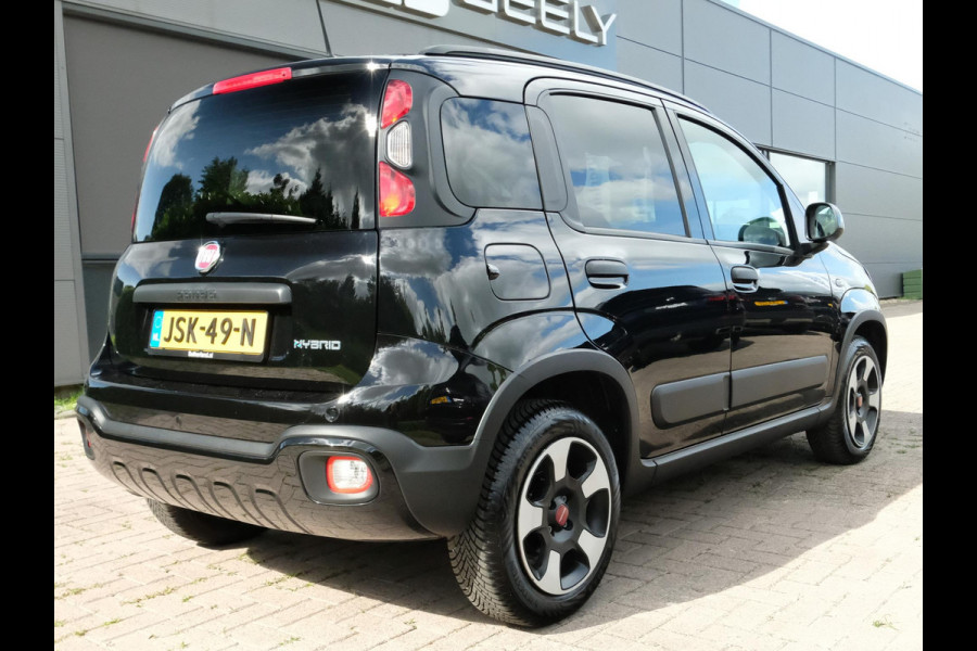 Fiat Panda 1.0 Hybrid RED Cross 69 PK | CarPlay | DAB | LED Verlichting | Lichtmetalen Velgen | Elektrisch Afstelbare Spiegels