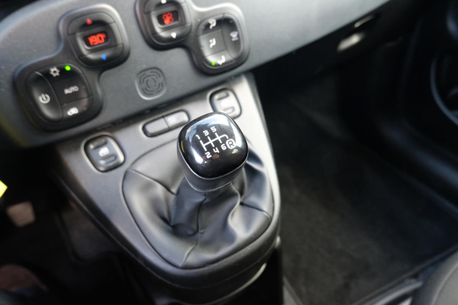 Fiat Panda 1.0 Hybrid RED Cross 69 PK | CarPlay | DAB | LED Verlichting | Lichtmetalen Velgen | Elektrisch Afstelbare Spiegels