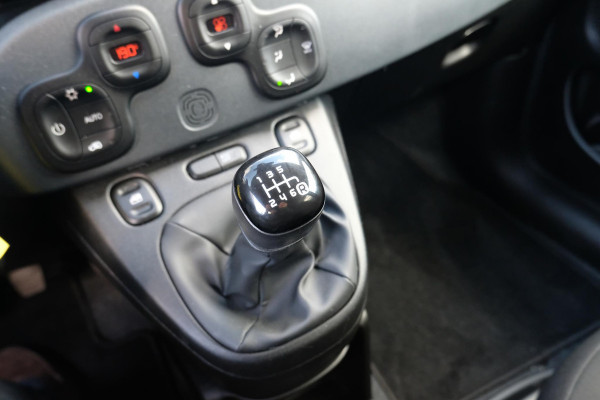 Fiat Panda 1.0 Hybrid RED Cross 69 PK | CarPlay | DAB | LED Verlichting | Lichtmetalen Velgen | Elektrisch Afstelbare Spiegels