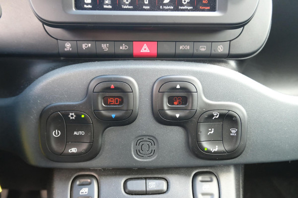 Fiat Panda 1.0 Hybrid RED Cross 69 PK | CarPlay | DAB | LED Verlichting | Lichtmetalen Velgen | Elektrisch Afstelbare Spiegels