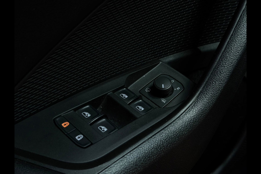 Škoda Octavia Combi 1.5 e-TSI Business KeylessGo Carplay LED Sfeerverlichting