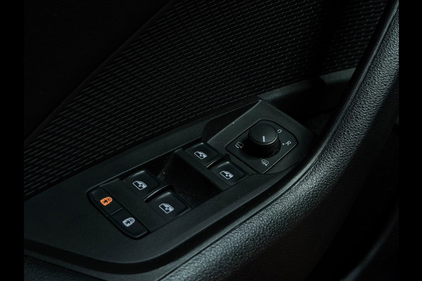 Škoda Octavia Combi 1.5 e-TSI Business KeylessGo Carplay LED Sfeerverlichting