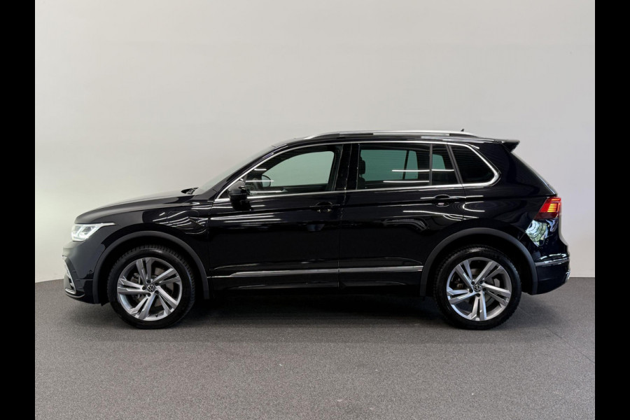 Volkswagen Tiguan 1.4 TSI eHybrid R-Line Business+ Automaat Trekhaak Panoramadak Navigatie IQ Light Stoel en Stuurverwarming Draadloze telefoonlader Digital Cockpit Climate Control Parkeersensoren 19 Inch