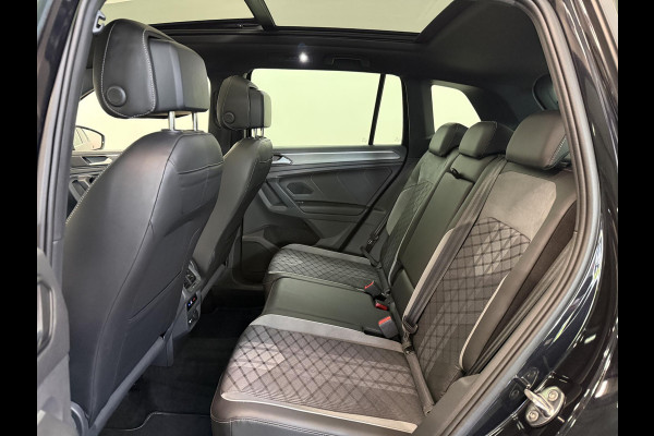 Volkswagen Tiguan 1.4 TSI eHybrid R-Line Business+ Automaat Trekhaak Panoramadak Navigatie IQ Light Stoel en Stuurverwarming Draadloze telefoonlader Digital Cockpit Climate Control Parkeersensoren 19 Inch