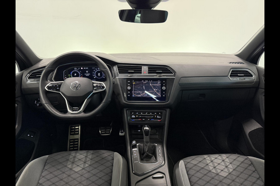Volkswagen Tiguan 1.4 TSI eHybrid R-Line Business+ Automaat Trekhaak Panoramadak Navigatie IQ Light Stoel en Stuurverwarming Draadloze telefoonlader Digital Cockpit Climate Control Parkeersensoren 19 Inch